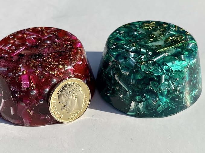 1 Green/1 Red Small Tower Buster Crystal Orgone Generator Energy Accumulator 528Hz/7.83Hz/Advance Harmonics Christmas X-Mas Gift (Red/Green Transparent)